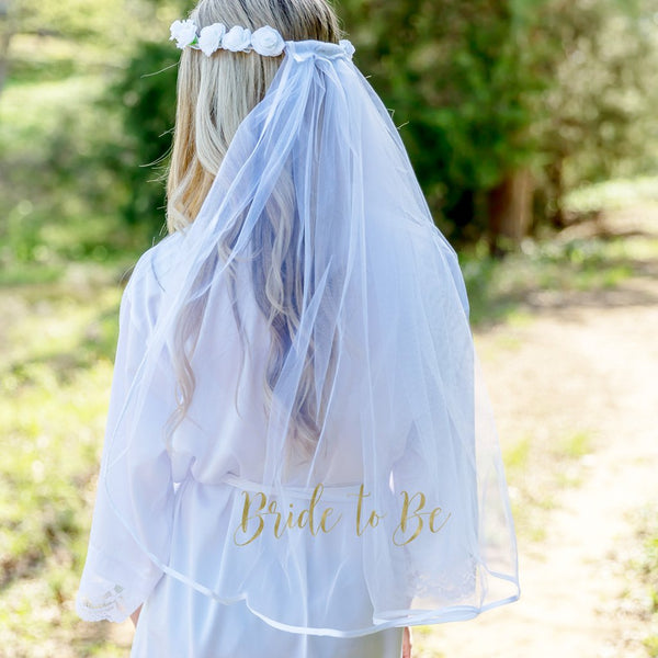 http://www.bridesmaidgiftsboutique.com/cdn/shop/products/Bride_Veil_600x.jpg?v=1656672714